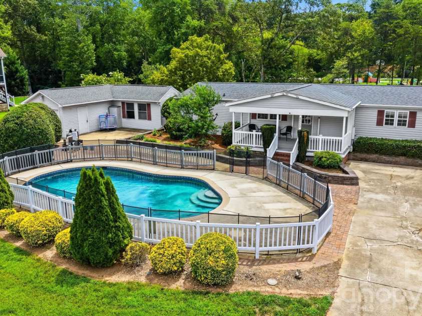 4520 Lake Drive, Sherrills Ford, NC 28673.  MLS# CAR4404925, YatesRealty ID 39809. 