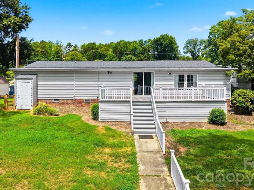 4520 Lake Drive, Sherrills Ford, NC 28673.  MLS# CAR4404925, YatesRealty ID 39809. 