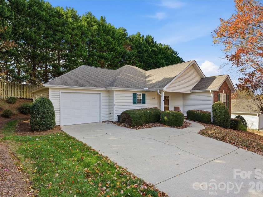 110 Whitehall Drive, Mooresville, NC 28117.  MLS# CAR4268703, YatesRealty ID 3981. 