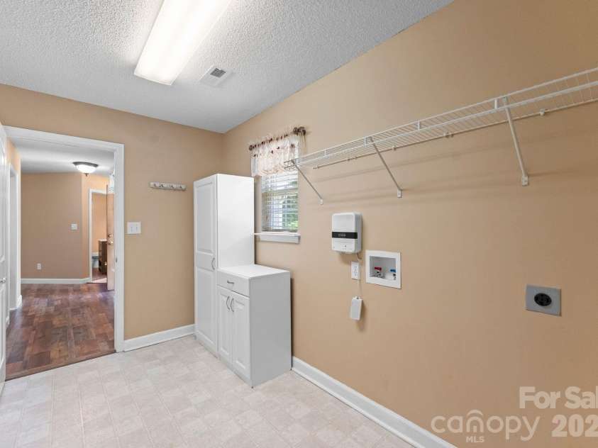 110 Whitehall Drive, Mooresville, NC 28117.  MLS# CAR4268703, YatesRealty ID 3981. 