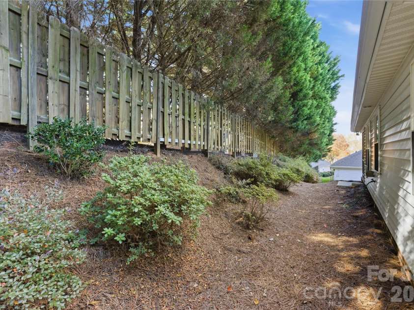 110 Whitehall Drive, Mooresville, NC 28117.  MLS# CAR4268703, YatesRealty ID 3981. 