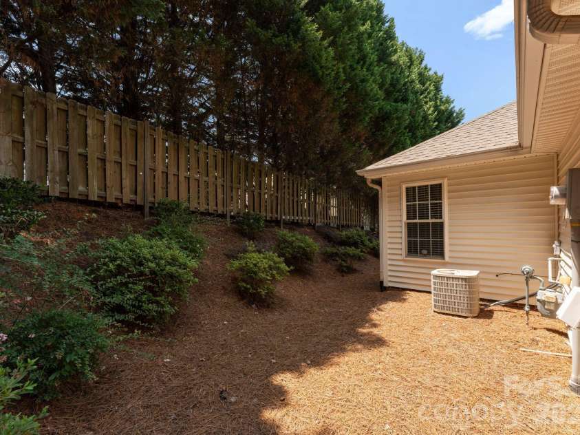 110 Whitehall Drive, Mooresville, NC 28117.  MLS# CAR4268703, YatesRealty ID 3981. 