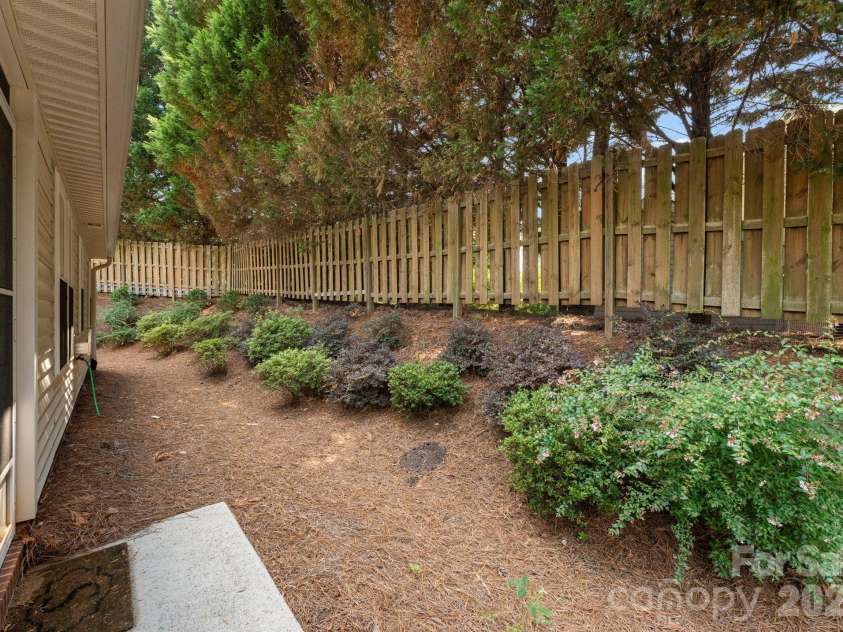 110 Whitehall Drive, Mooresville, NC 28117.  MLS# CAR4268703, YatesRealty ID 3981. 