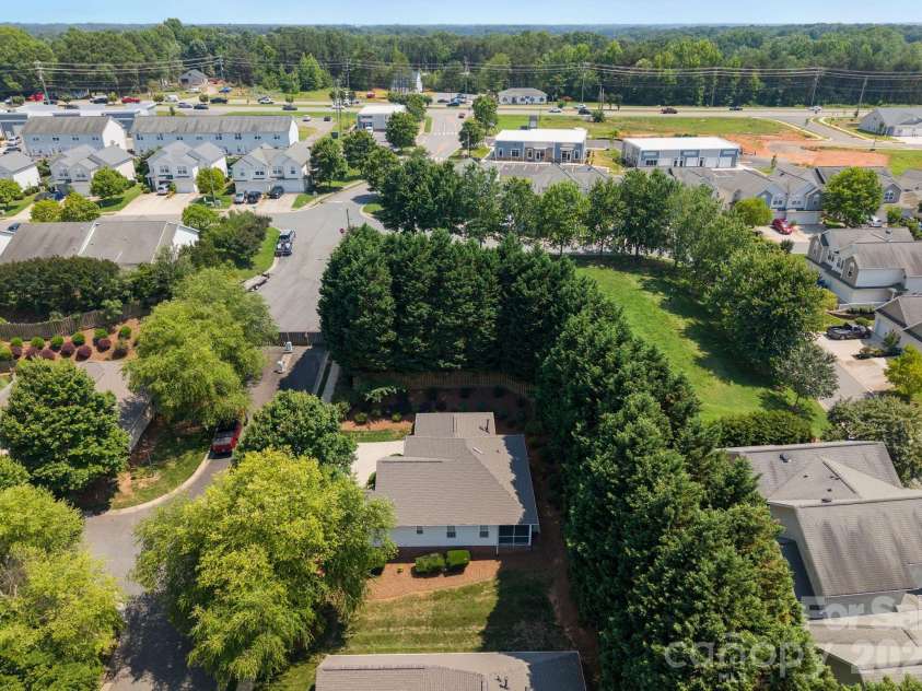 110 Whitehall Drive, Mooresville, NC 28117.  MLS# CAR4268703, YatesRealty ID 3981. 