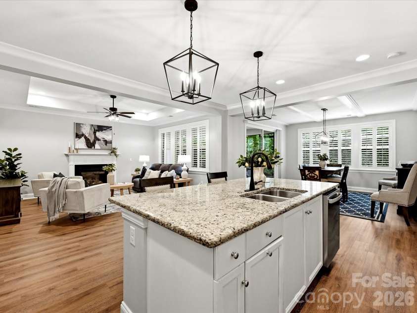 16620 Redding Park Lane, Cornelius, NC 28031.  MLS# CAR4404866, YatesRealty ID 39811. Designed for both function and style, the spacious kitchen offers a large granite island, stainless steel appliances, extensive cabinetry, and a seamless connection to the dining area.