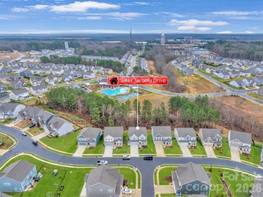 4849 Tacoma Drive, Fort Mill, SC 29707.  MLS# CAR4404585, YatesRealty ID 39813. Open streetscape in front with clean sidewalks and beautiful tree-lined view in the back that enhances privacy.