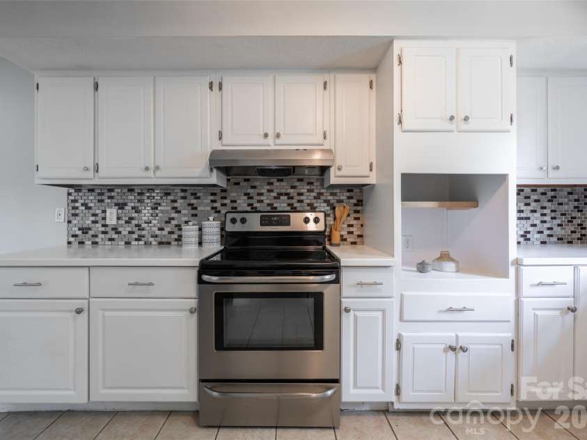 187 Sheehan Road, Fletcher, NC 28732.  MLS# CAR4404622, YatesRealty ID 39815. 