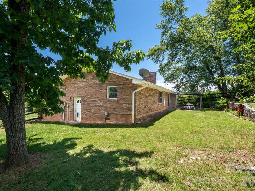 187 Sheehan Road, Fletcher, NC 28732.  MLS# CAR4404622, YatesRealty ID 39815. 