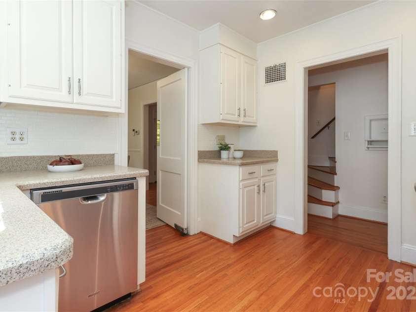 1422 Morningside Drive, Charlotte, NC 28205.  MLS# CAR4186101, YatesRealty ID 3982. 