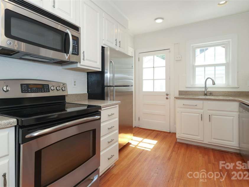 1422 Morningside Drive, Charlotte, NC 28205.  MLS# CAR4186101, YatesRealty ID 3982. 