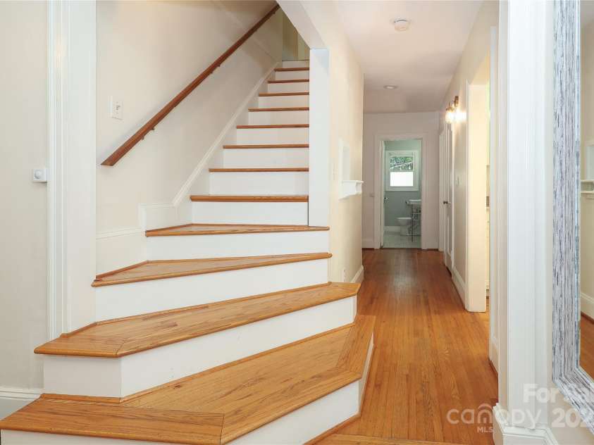 1422 Morningside Drive, Charlotte, NC 28205.  MLS# CAR4186101, YatesRealty ID 3982. 