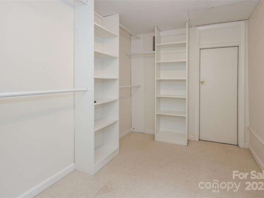 1422 Morningside Drive, Charlotte, NC 28205.  MLS# CAR4186101, YatesRealty ID 3982. 