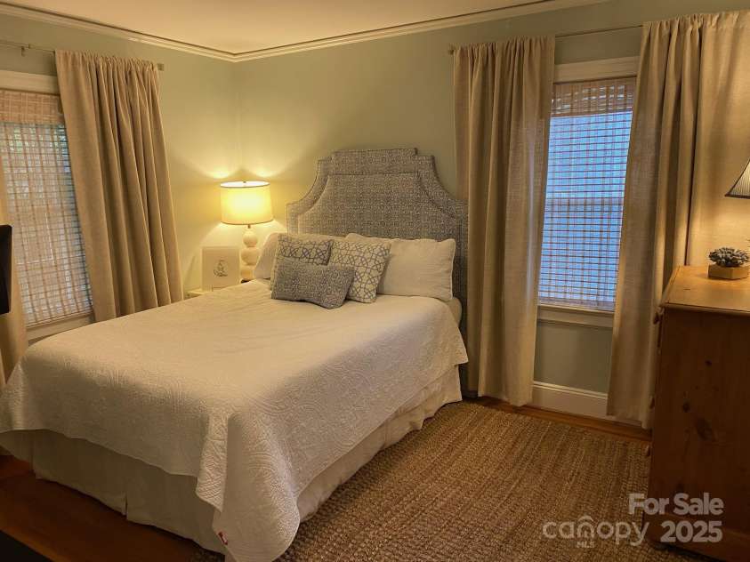 1422 Morningside Drive, Charlotte, NC 28205.  MLS# CAR4186101, YatesRealty ID 3982. 