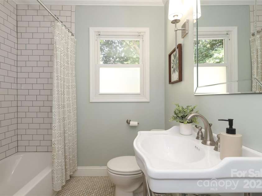 1422 Morningside Drive, Charlotte, NC 28205.  MLS# CAR4186101, YatesRealty ID 3982. 