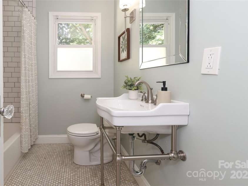 1422 Morningside Drive, Charlotte, NC 28205.  MLS# CAR4186101, YatesRealty ID 3982. 