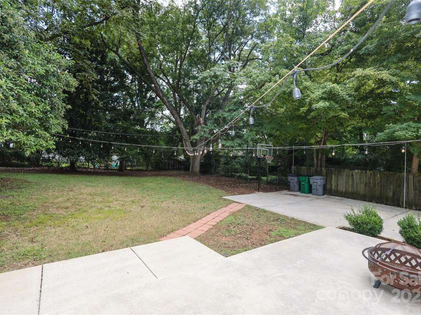 1422 Morningside Drive, Charlotte, NC 28205.  MLS# CAR4186101, YatesRealty ID 3982. 