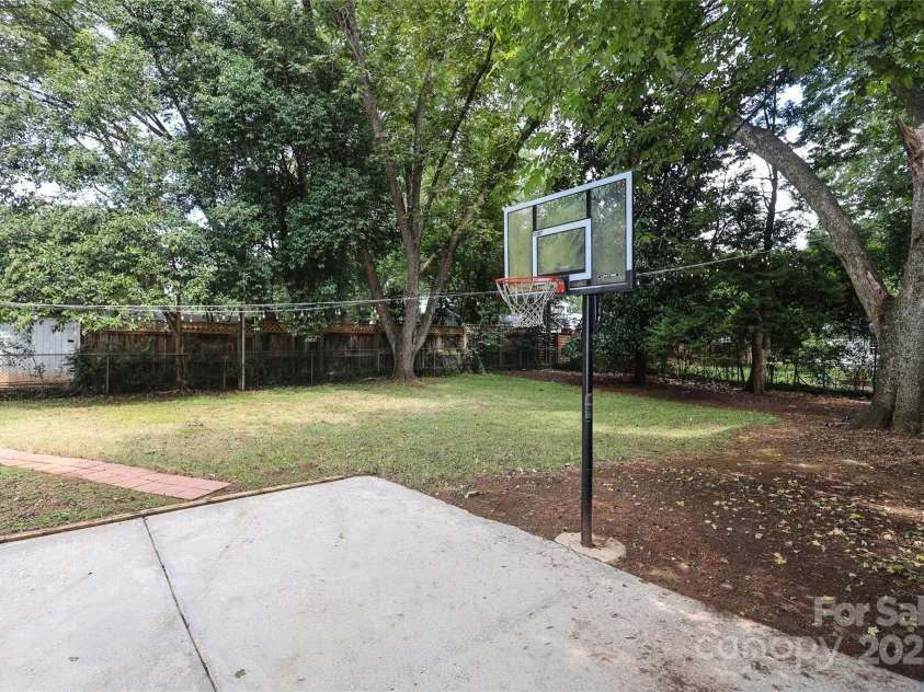 1422 Morningside Drive, Charlotte, NC 28205.  MLS# CAR4186101, YatesRealty ID 3982. 