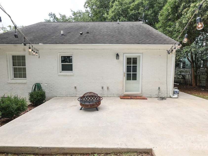 1422 Morningside Drive, Charlotte, NC 28205.  MLS# CAR4186101, YatesRealty ID 3982. 