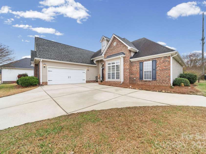 2006 Galena Chase Drive, Indian Trail, NC 28079.  MLS# CAR4322561, YatesRealty ID 3982. 
