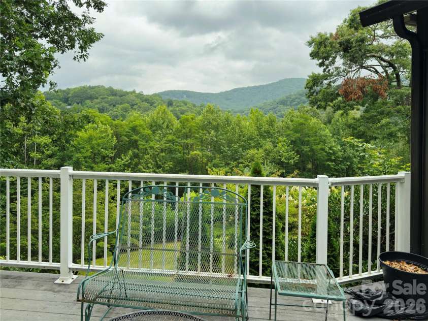 40 Sanctuary Drive, Burnsville, NC 28714.  MLS# CAR4274475, YatesRealty ID 3982. 