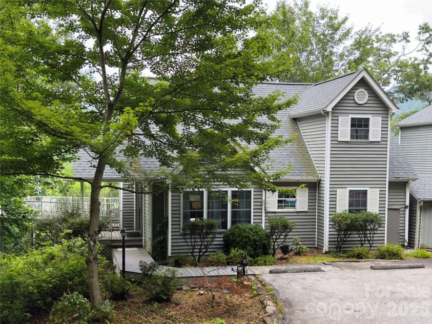 40 Sanctuary Drive, Burnsville, NC 28714.  MLS# CAR4274475, YatesRealty ID 3982. 