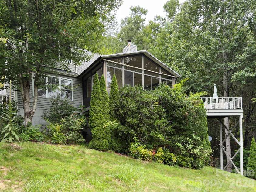40 Sanctuary Drive, Burnsville, NC 28714.  MLS# CAR4274475, YatesRealty ID 3982. 