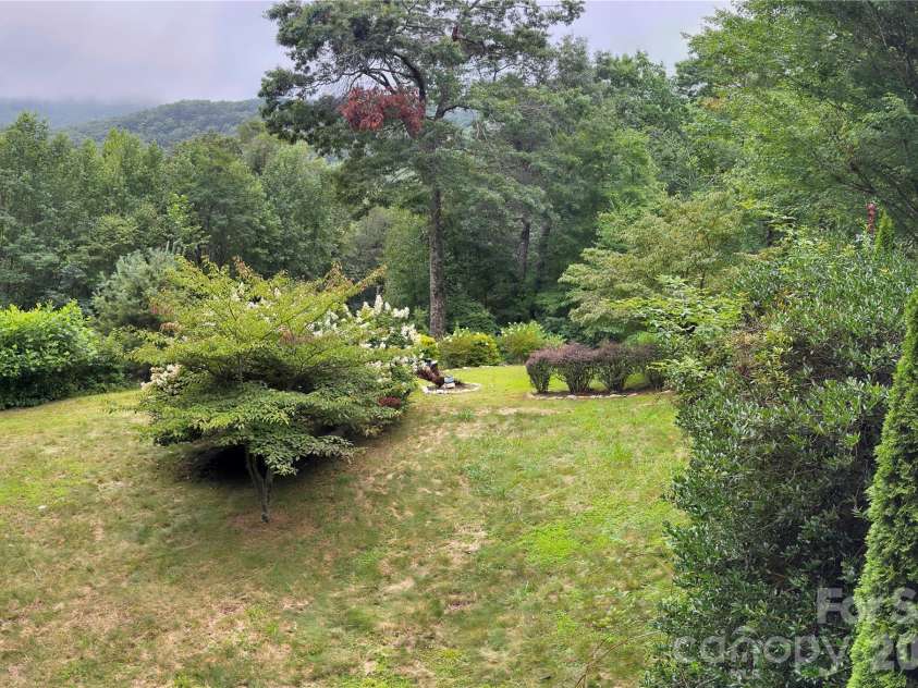40 Sanctuary Drive, Burnsville, NC 28714.  MLS# CAR4274475, YatesRealty ID 3982. 