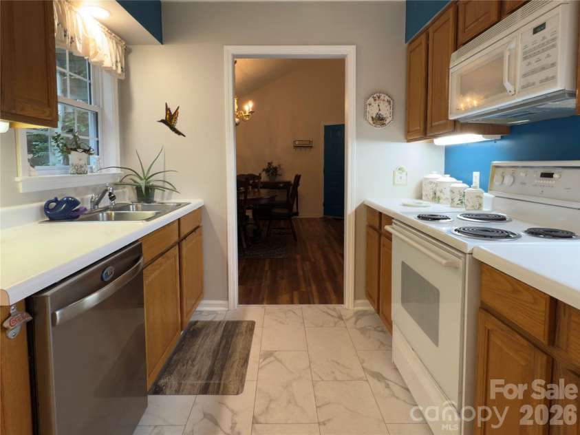 40 Sanctuary Drive, Burnsville, NC 28714.  MLS# CAR4274475, YatesRealty ID 3982. 