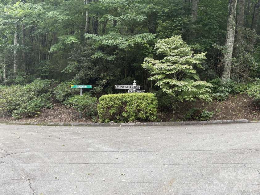 40 Sanctuary Drive, Burnsville, NC 28714.  MLS# CAR4274475, YatesRealty ID 3982. 