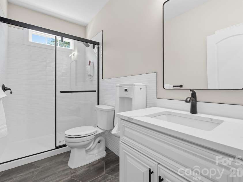 4412 Lake Forest Road, Denver, NC 28037.  MLS# CAR4404304, YatesRealty ID 39820. Main Level Bathroom