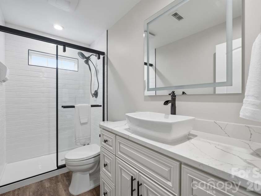 4412 Lake Forest Road, Denver, NC 28037.  MLS# CAR4404304, YatesRealty ID 39820. Upper Level Bathroom