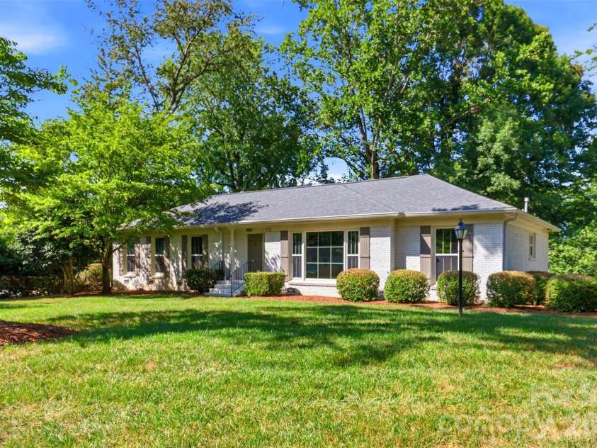 8115 Knollbrook Drive, Charlotte, NC 28270.  MLS# CAR4404364, YatesRealty ID 39821. 