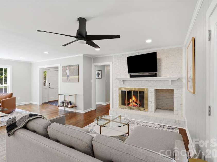 8115 Knollbrook Drive, Charlotte, NC 28270.  MLS# CAR4404364, YatesRealty ID 39821. 
