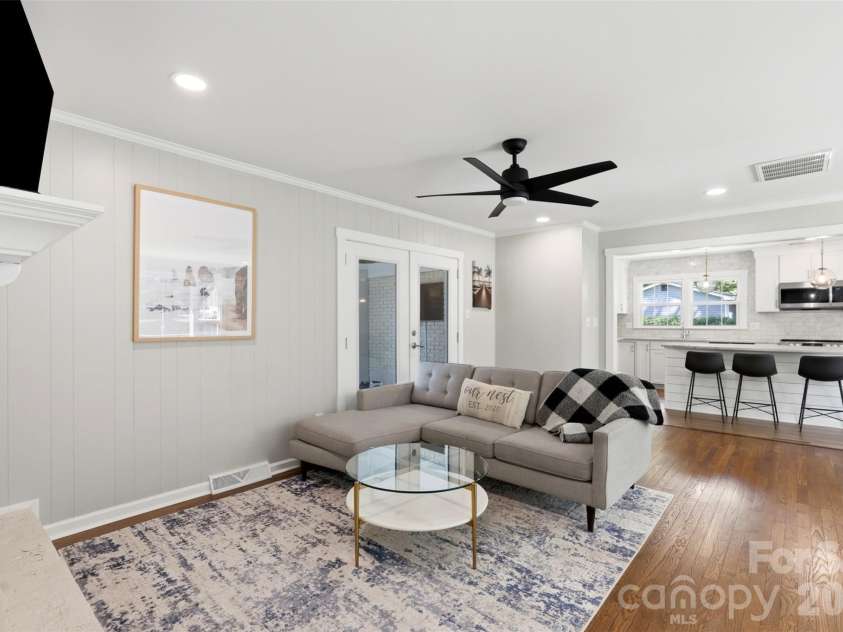 8115 Knollbrook Drive, Charlotte, NC 28270.  MLS# CAR4404364, YatesRealty ID 39821. 