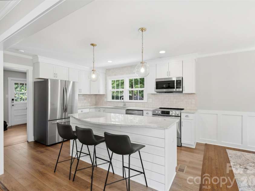 8115 Knollbrook Drive, Charlotte, NC 28270.  MLS# CAR4404364, YatesRealty ID 39821. 