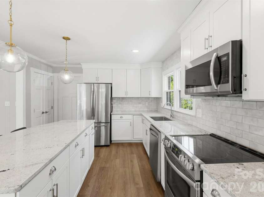 8115 Knollbrook Drive, Charlotte, NC 28270.  MLS# CAR4404364, YatesRealty ID 39821. 