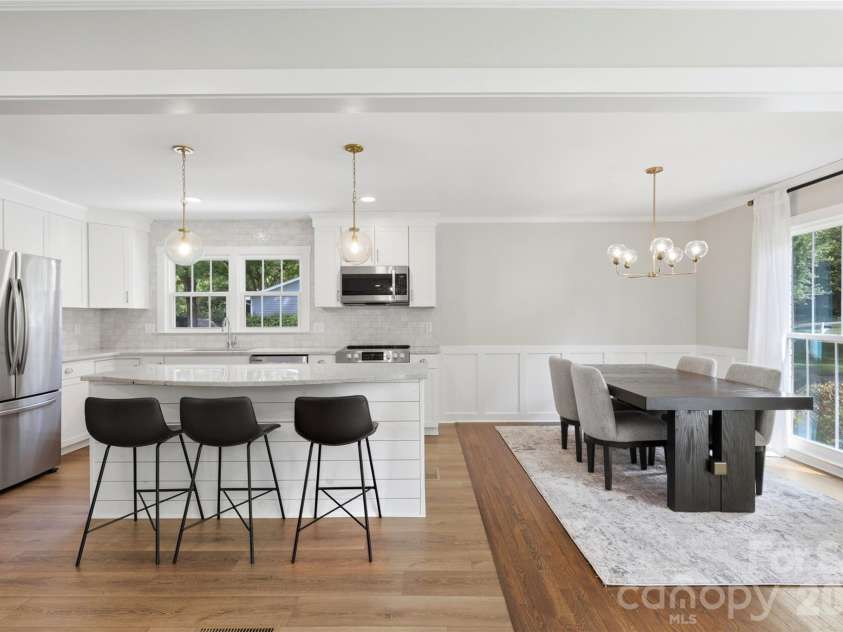 8115 Knollbrook Drive, Charlotte, NC 28270.  MLS# CAR4404364, YatesRealty ID 39821. 