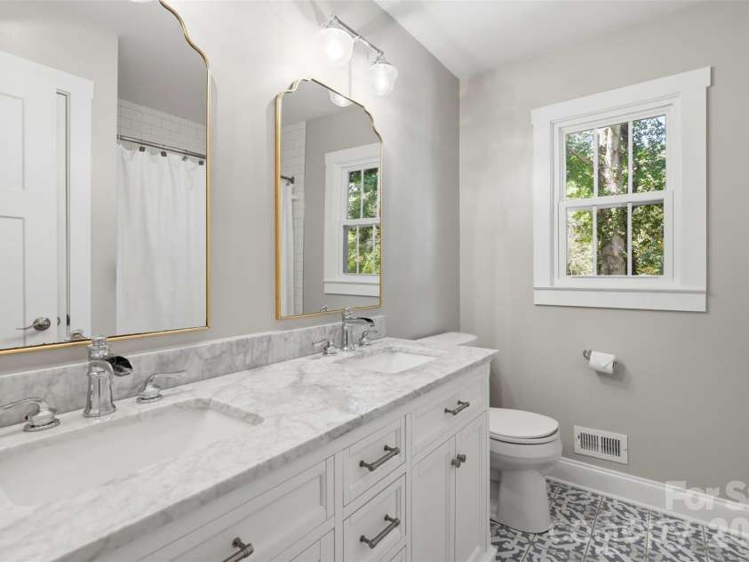 8115 Knollbrook Drive, Charlotte, NC 28270.  MLS# CAR4404364, YatesRealty ID 39821. 