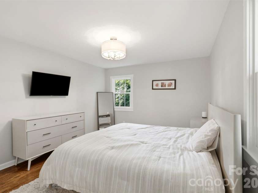8115 Knollbrook Drive, Charlotte, NC 28270.  MLS# CAR4404364, YatesRealty ID 39821. 