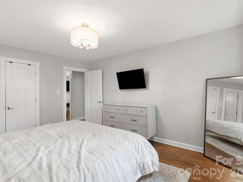 8115 Knollbrook Drive, Charlotte, NC 28270.  MLS# CAR4404364, YatesRealty ID 39821. 