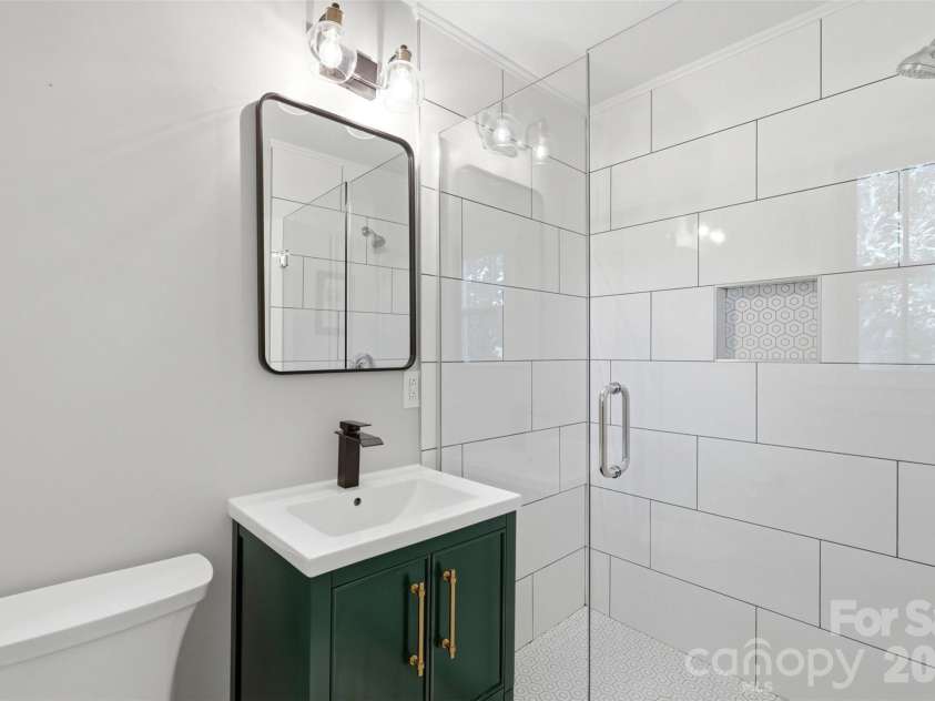 8115 Knollbrook Drive, Charlotte, NC 28270.  MLS# CAR4404364, YatesRealty ID 39821. 