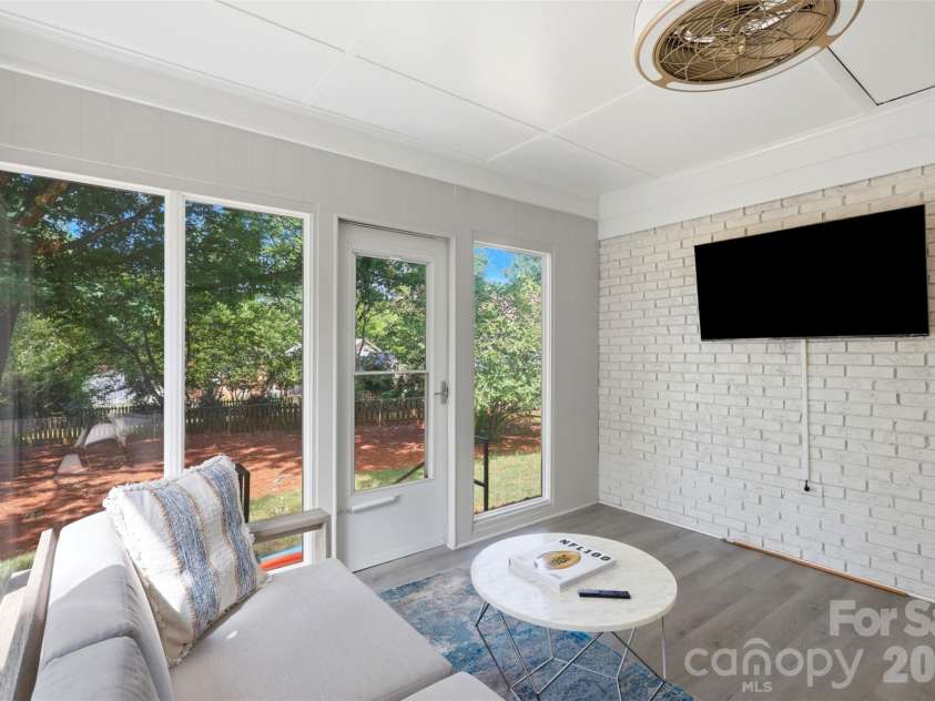 8115 Knollbrook Drive, Charlotte, NC 28270.  MLS# CAR4404364, YatesRealty ID 39821. 