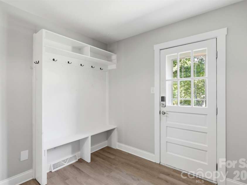 8115 Knollbrook Drive, Charlotte, NC 28270.  MLS# CAR4404364, YatesRealty ID 39821. 