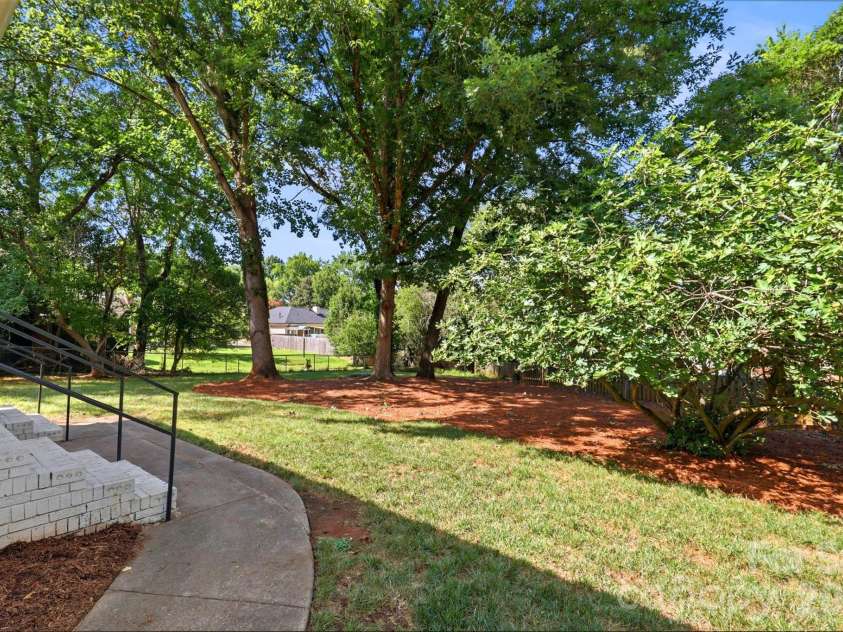 8115 Knollbrook Drive, Charlotte, NC 28270.  MLS# CAR4404364, YatesRealty ID 39821. 