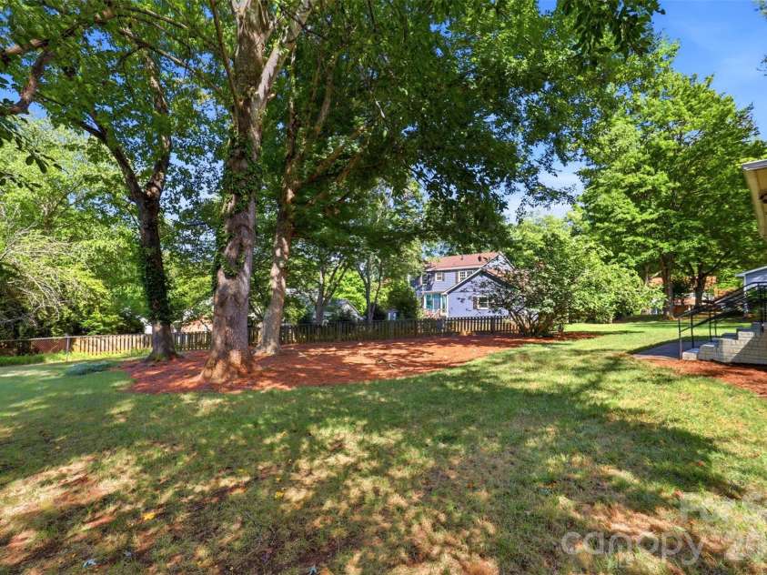 8115 Knollbrook Drive, Charlotte, NC 28270.  MLS# CAR4404364, YatesRealty ID 39821. 