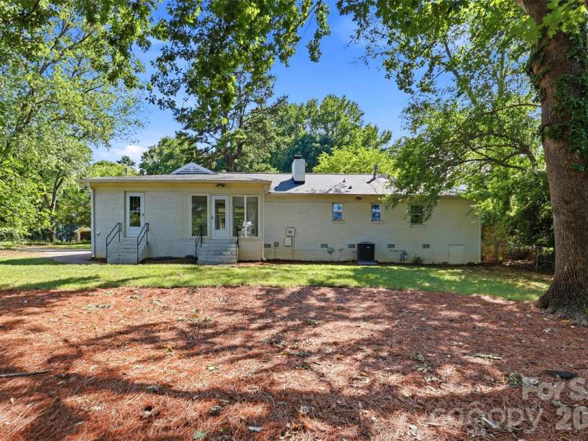 8115 Knollbrook Drive, Charlotte, NC 28270.  MLS# CAR4404364, YatesRealty ID 39821. 