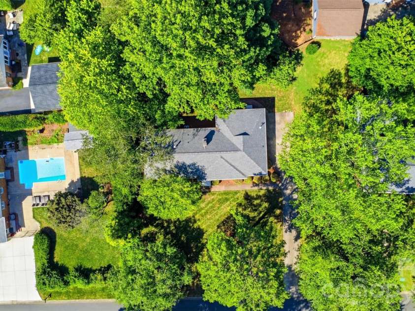 8115 Knollbrook Drive, Charlotte, NC 28270.  MLS# CAR4404364, YatesRealty ID 39821. 