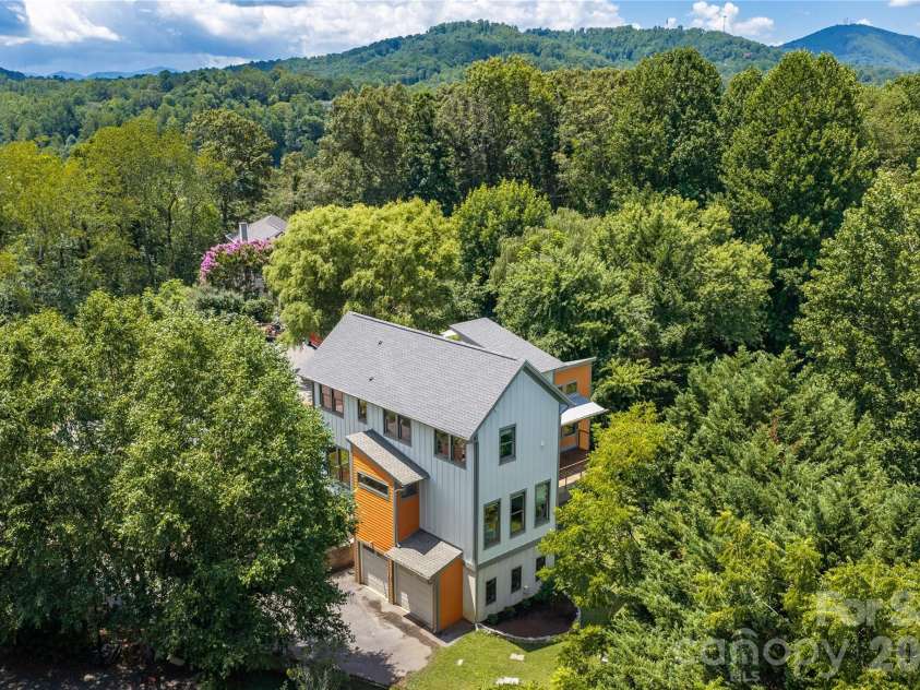 31 Grey River Run, Woodfin, NC 28804.  MLS# CAR4403960, YatesRealty ID 39822. 