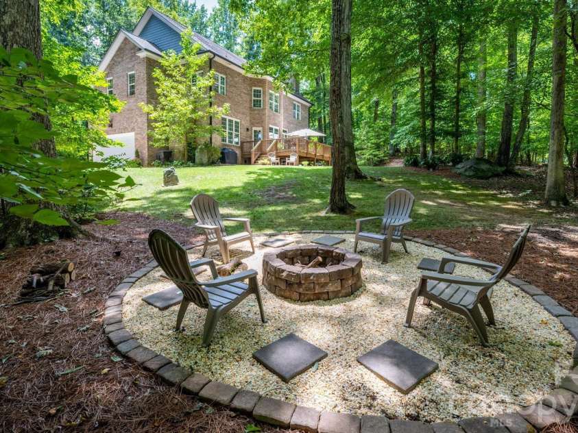 20029 Callaway Hills Lane, Davidson, NC 28036.  MLS# CAR4403527, YatesRealty ID 39825. 