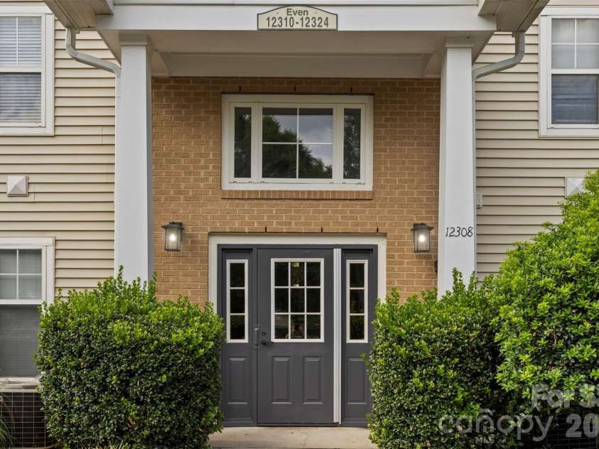 12324 Copper Mountain Boulevard, Charlotte, NC 28277.  MLS# CAR4403263, YatesRealty ID 39827. 